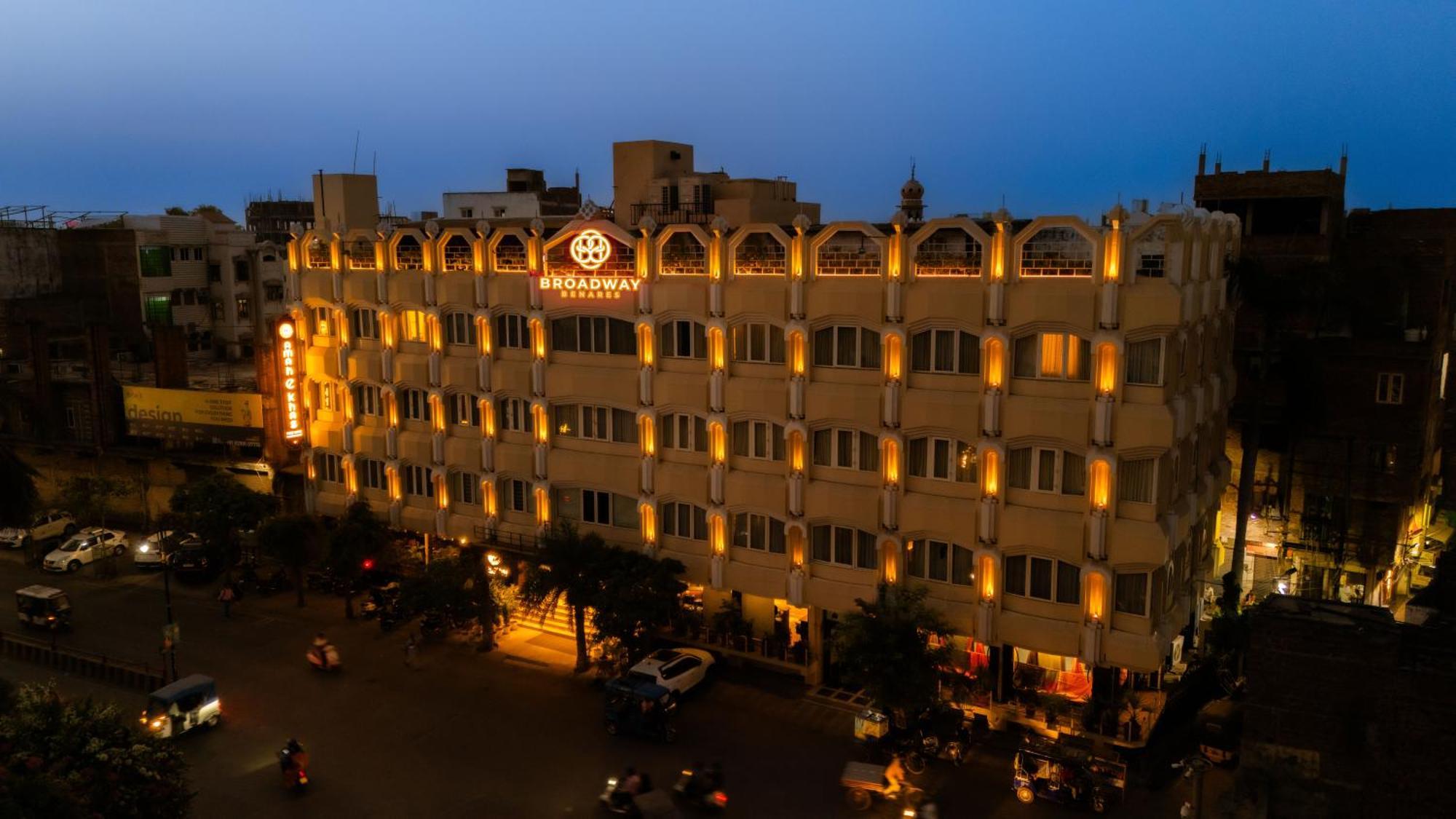 فندق نيو برودواي فاراناسي المظهر الخارجي الصورة